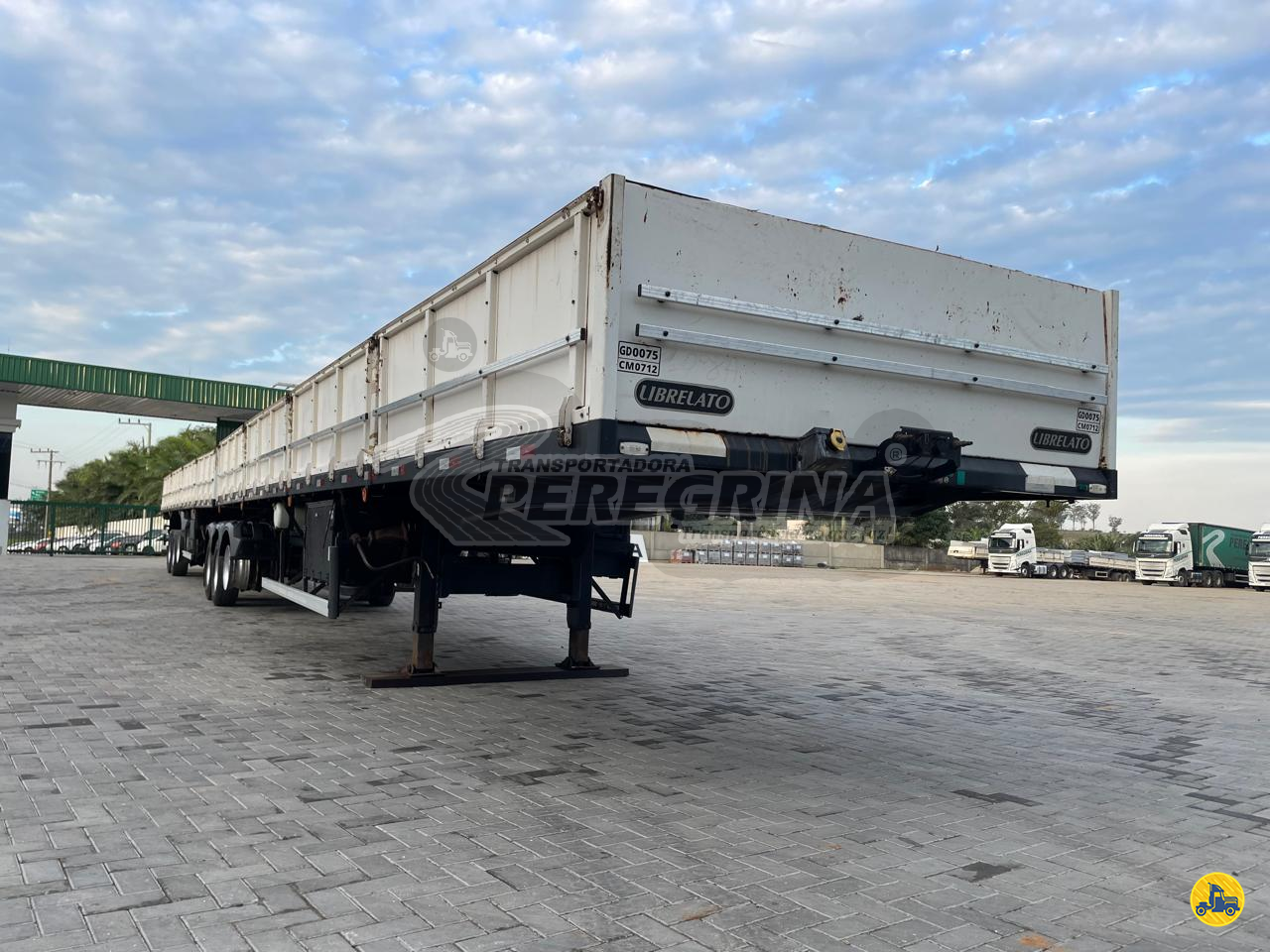 CARRETA BITREM 9 EIXOS CARGA SECA Peregrina Seminovos ICARA SANTA CATARINA SC
